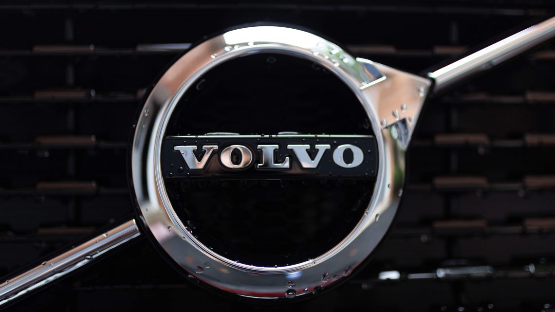 Volvo slutar med vinterdäck och butiksförsäljning